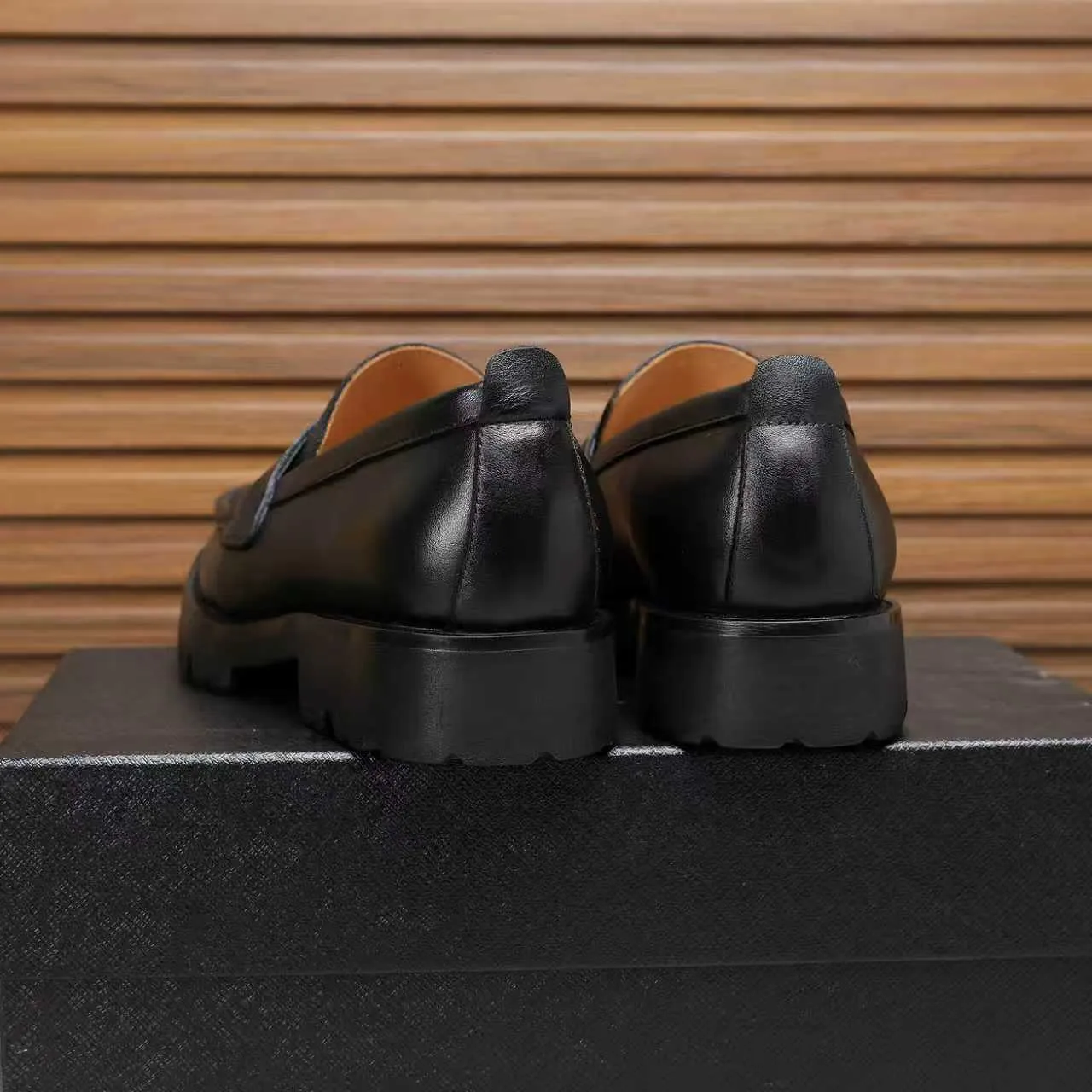 Men's shoes 💰540 💰💰🎩🎩【Prada】Counter 1:1⬆️original reproduction, absolute quality🆗original outsole, high-quality imported rubber, wear-resistant and non-slip, never degummed, upper material: imported first-layer cowhide➕anti-slip foam outsole, official website material, inner material: water-dyed leather lining, 6 colors available! Code number 38-45